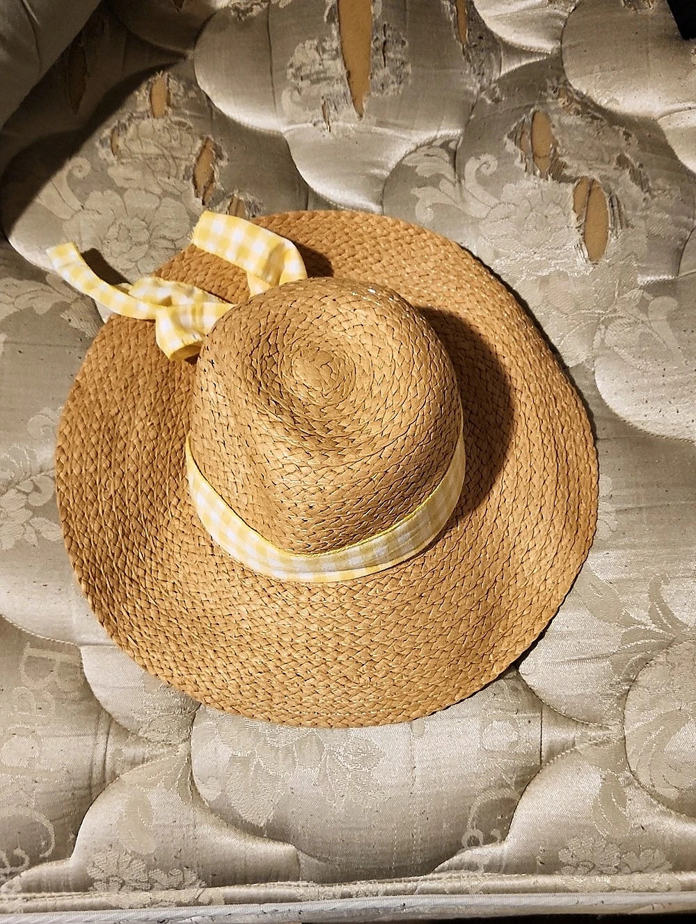 Women's Straw Gingham Ribbon Sun Hat Like New